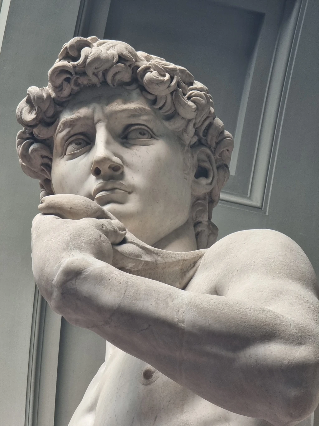 Dettaglio del David di Michelangelo conservato alla Galleria dell’Accademia di Firenze